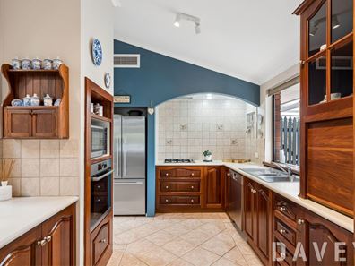 8 Illawong Way, Kingsley WA 6026