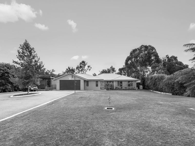 11 Dalton Way, Greenfields WA 6210