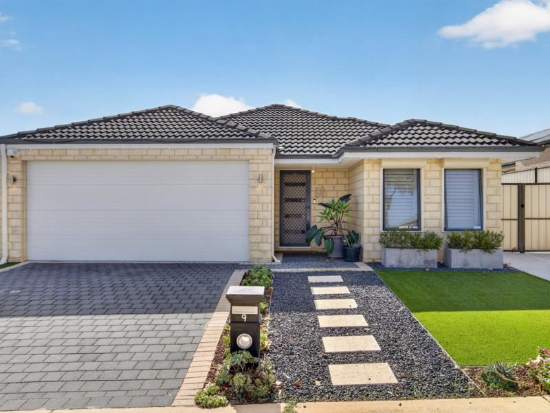 9 Hacienda Drive, Clarkson WA 6030