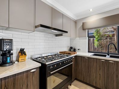 35 Stanbury Crescent, Ellenbrook WA 6069