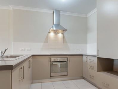 7/148 Railway Parade, Queens Park WA 6107