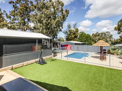 17 Petunia Street, Kalamunda WA 6076