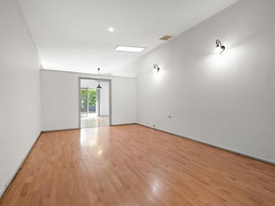 2/9 Mcalister Place, Thornlie WA 6108