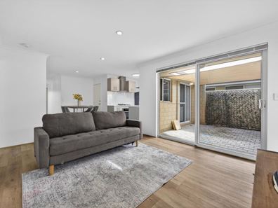 4/18 Munja Way, Nollamara WA 6061