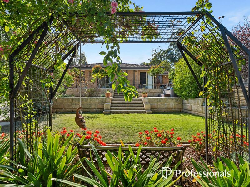 8 Orana Street, Lesmurdie