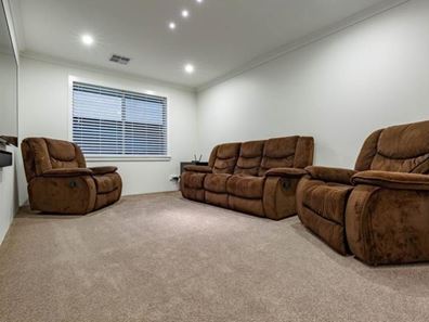 18 Viminea Street, Carramar WA 6031