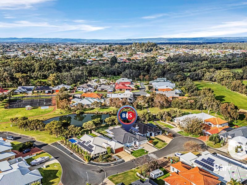 13 Gleneagles Way, Pelican Point