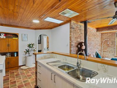 5 Sandford Crescent, Halls Head WA 6210