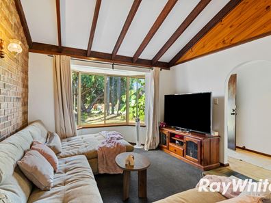 5 Sandford Crescent, Halls Head WA 6210