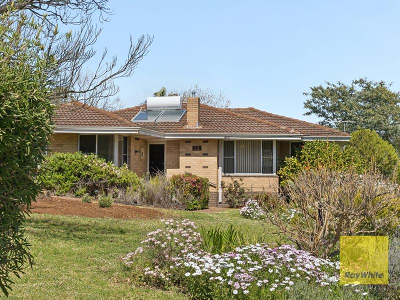 12 Mary Drive, Lesmurdie WA 6076