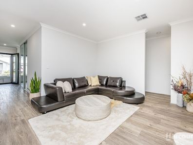 1 Owl Way, Eglinton WA 6034