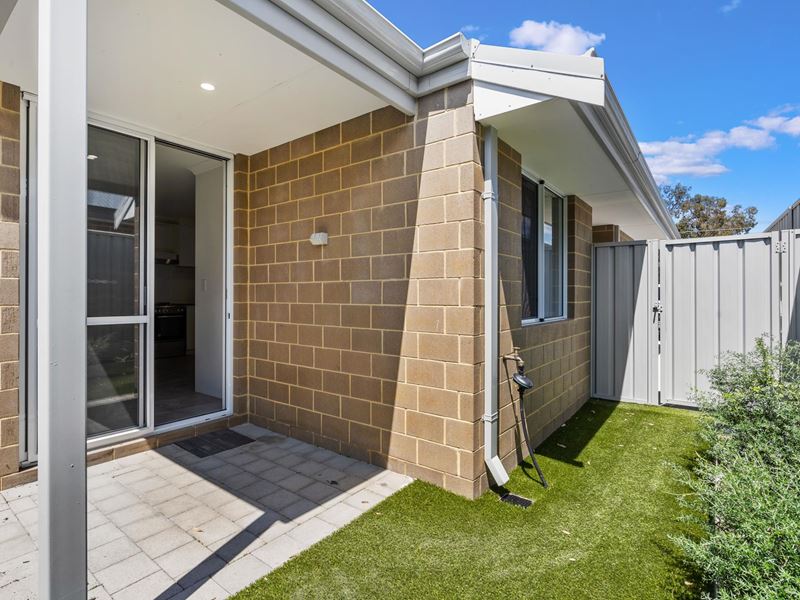2/17a Morley Drive East, Morley WA 6062