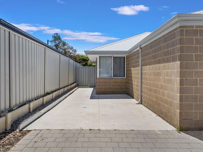 2/17a Morley Drive East, Morley WA 6062