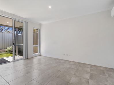 2/17a Morley Drive East, Morley WA 6062