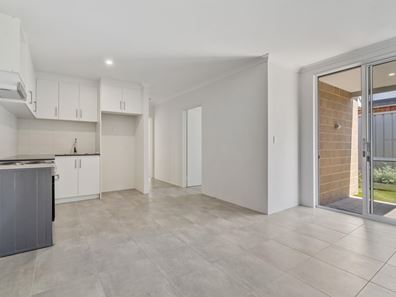 2/17a Morley Drive East, Morley WA 6062