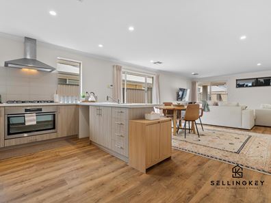 16 Tordera Parkway, Piara Waters WA 6112