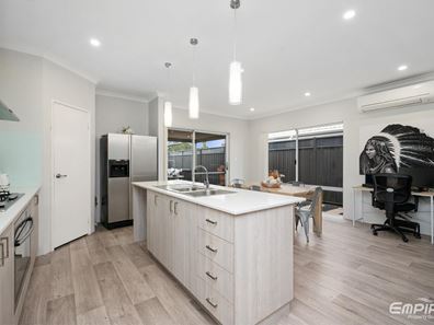 32 Grapestone Road, Piara Waters WA 6112