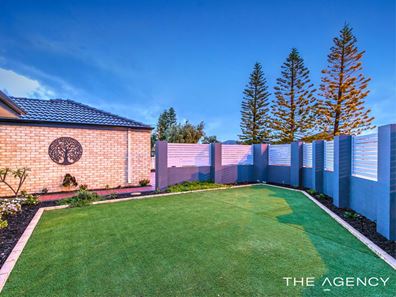17 Noosa Drive, Secret Harbour WA 6173