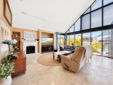 4 Starfire Close, Halls Head WA 6210