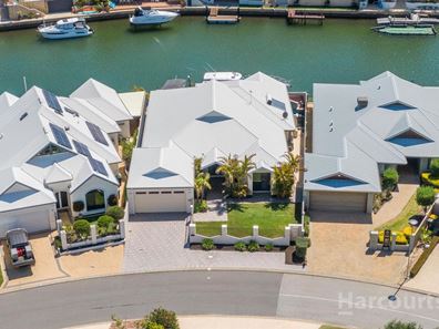 8 Ragamuffin point, Halls Head WA 6210