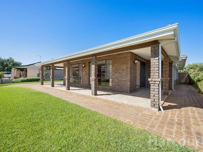 27 Oaklands Avenue, Halls Head WA 6210