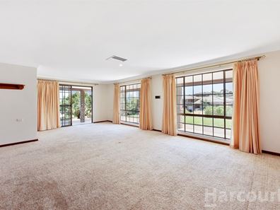27 Oaklands Avenue, Halls Head WA 6210