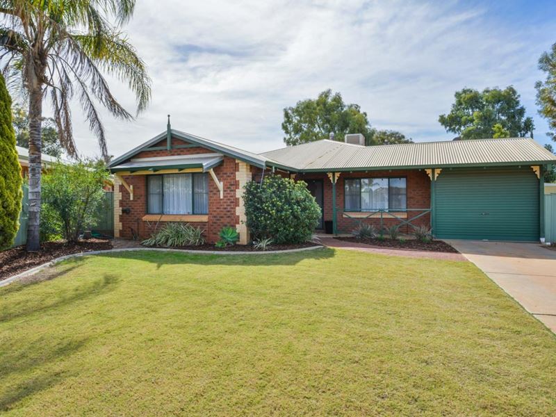 18 Holroyd Way, Boulder