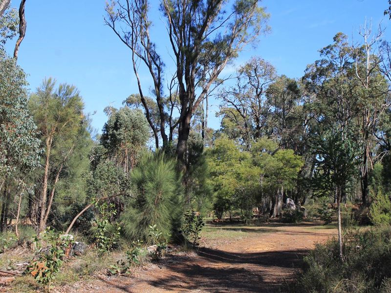 1695 Alice Road, Mount Helena