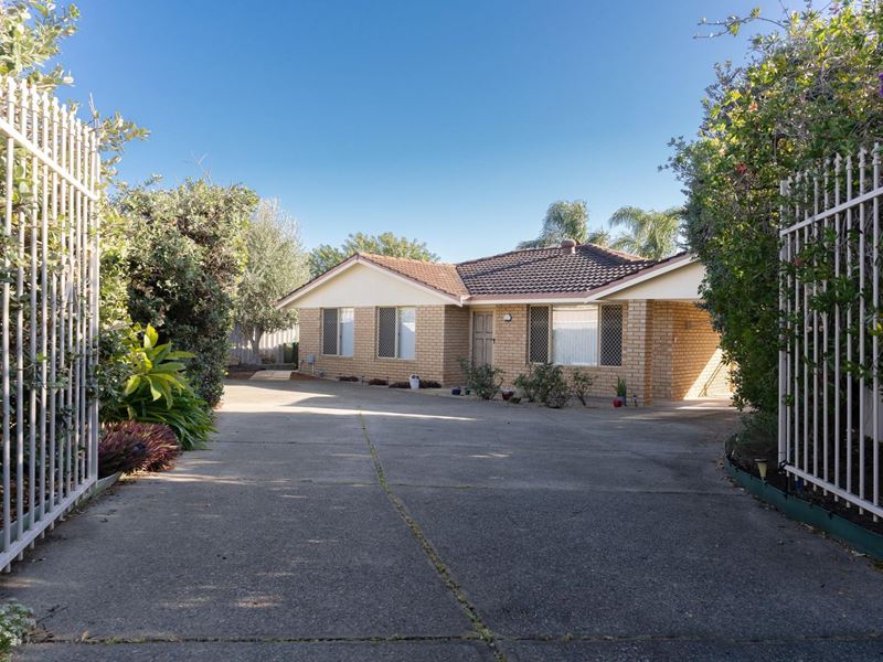 8B Valencia Court, Alexander Heights
