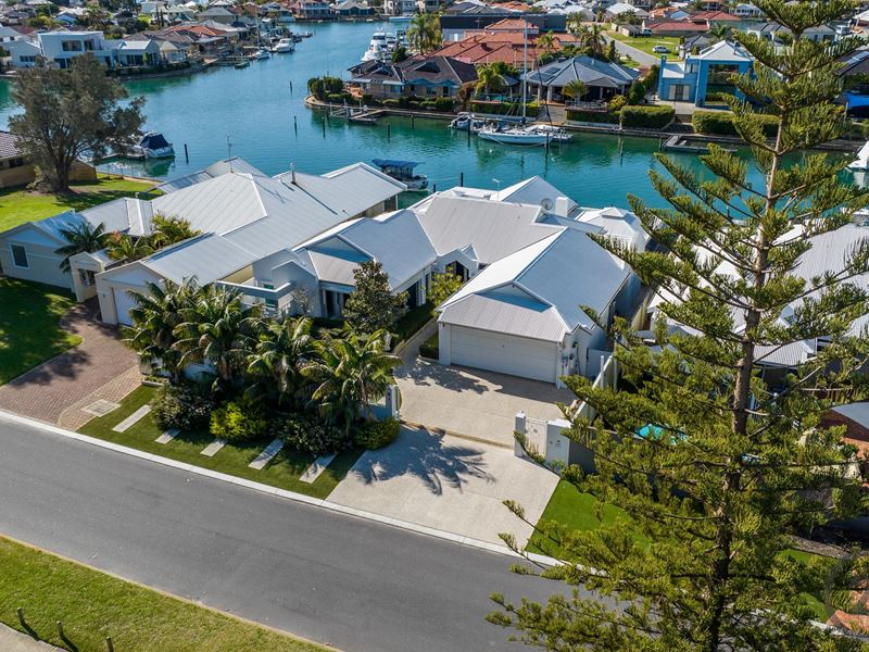 10 Baruna Court, Halls Head WA 6210