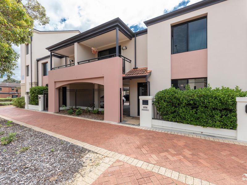 1/176 Lakeside Drive, Joondalup