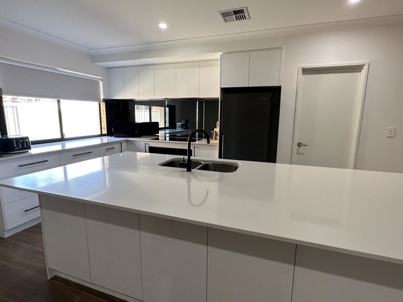 54 Crimson Boulevard, Forrestfield