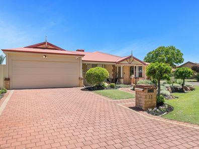12 St Ivens Court, Canning Vale WA 6155