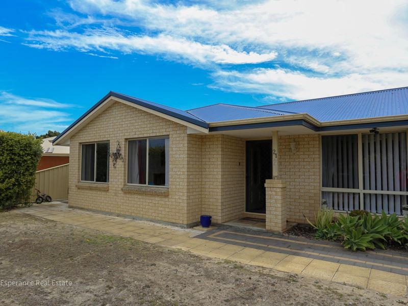 21 Dauphin Crescent, Castletown