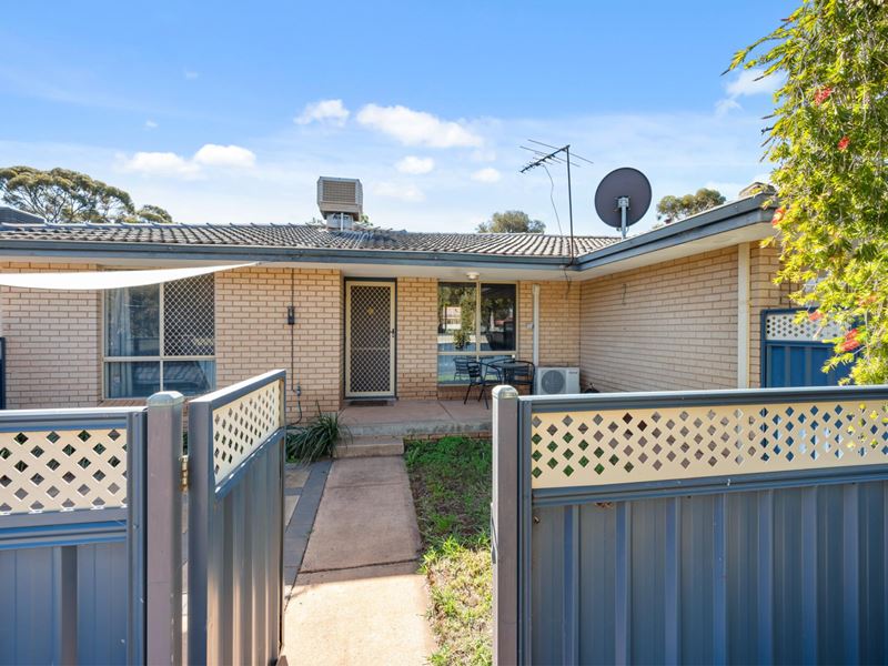 2/153 Addis Street, West Lamington