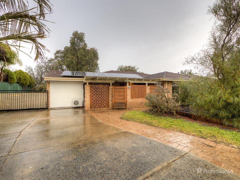 6 Holley Place, Marangaroo WA 6064