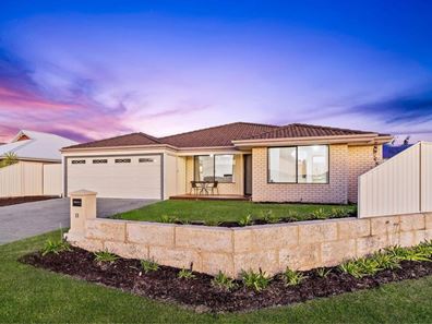 11 Rayner Promenade, Lakelands WA 6180