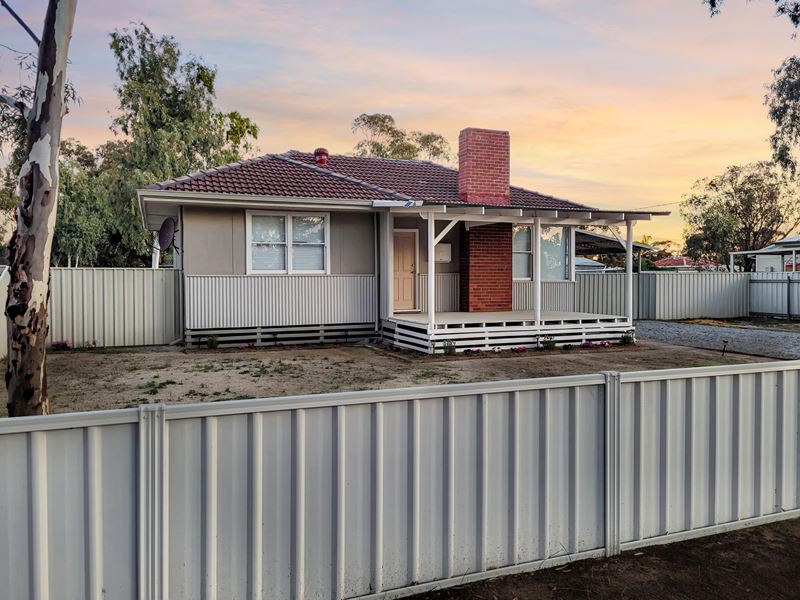 74 Connelly Street, Kellerberrin WA 6410