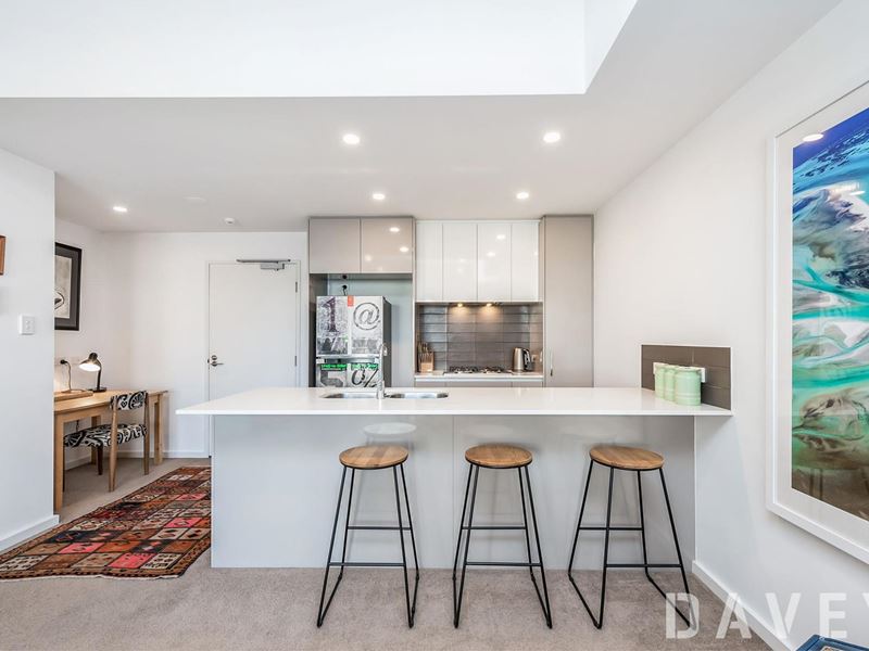 6/24 Lawley Street, North Beach