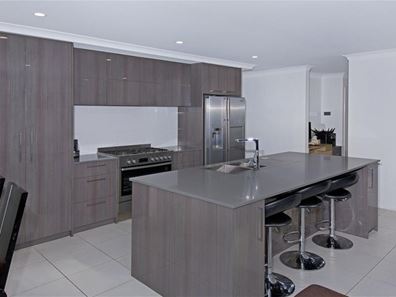 53 Gooljak Rise, Lakelands WA 6180