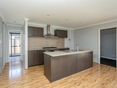 7 Windrow Grove, Whitby WA 6123