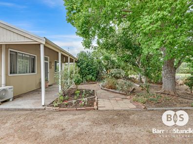 10 Clarke Street, Burekup WA 6227