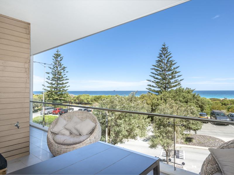 16/11 Leighton Beach Boulevard, North Fremantle