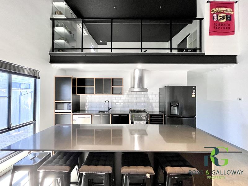 7 Jandari Mews, Success