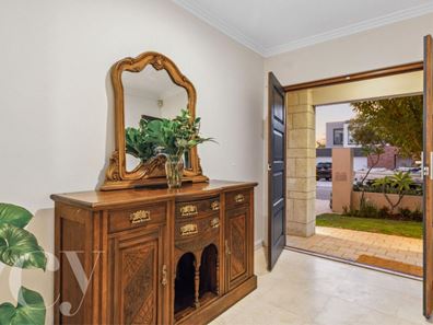 18 Lynton Street, Mount Hawthorn WA 6016