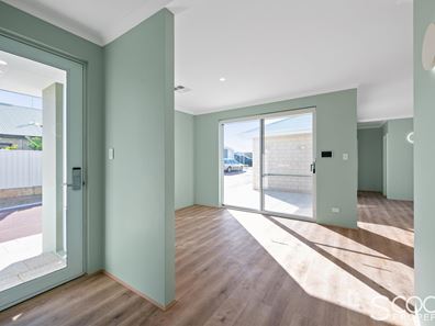 6 Preston Drive, Lake Coogee WA 6166