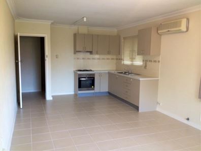 8A Wallsend St, Safety Bay WA 6169