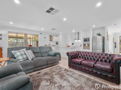 3/35 Grundy Way, Thornlie WA 6108