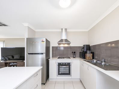 8 Solstice Bend, Wellard WA 6170