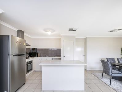 8 Solstice Bend, Wellard WA 6170